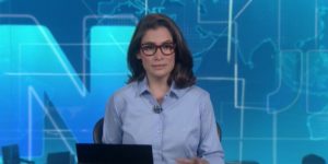 Renata Vasconcellos durante o Jornal Nacional (Foto: Reprodução / Globo)