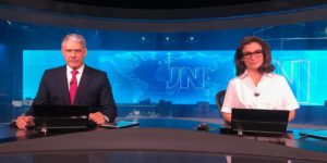 William Bonner e Renata Vasconcellos na bancada do Jornal Nacional, o maior noticiário do Brasil (Foto: Reprodução / TV Globo)