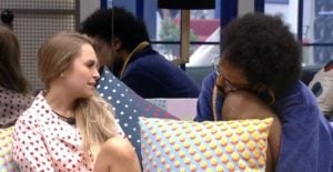 Carla desabafou com João Luiz após desentendimento com Viih tube e Taís no BBB (Foto: Reprodução/ Globo)