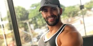 Gusttavo Lima surge diferente e menos musculoso (Foto: Reprodução)