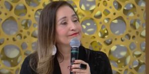 Sonia Abrão é apresentadora do programa 