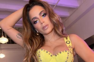 Anitta surgiu só de calcinha e sutiã nas redes sociais (Foto: Reprodução)