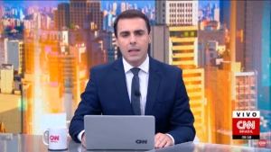 Rafael Colombo interrompeu a programão da CNN Brasil para um boletim urgente (Foto: Reprodução)