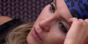 Carla Diaz tem passado dias e noites sofrendo por Arthur no BBB21 (Foto: Reprodução / TV Globo)