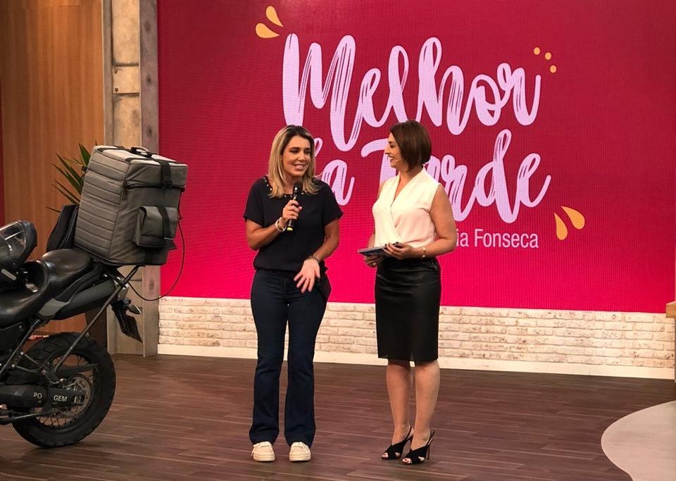 Catia Fonseca é ignorada por repórter e transforma Melhor da Tarde em programa da Eliana: "Troca?"