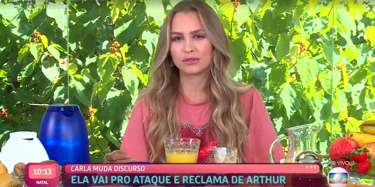 Carla Diaz abre o olho durante Mais Você com Ana Maria (Reprodução)