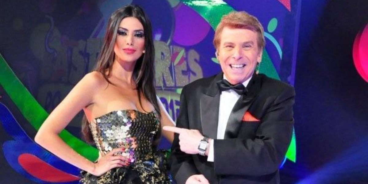 Flávia Noronha e Nelson Rubens apresentam o "TV Fama" (Foto: Reprodução/RedeTV!)