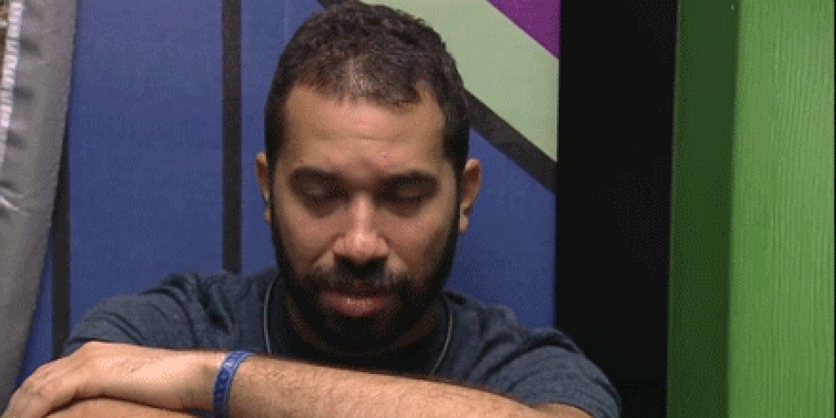 Gilberto está desesperado com possível eliminação de Sarah do BBB21 (Foto: Reprodução)