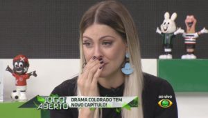 Renata Fan se emocionou no comando do Jogo Aberto (Foto: Reprodução)