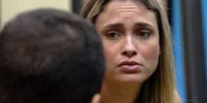 Sarah assumiu para Gil que Juliette entrou em sua lista de opções do voto no BBB21; ela decretou oficialmente o fim do G3 (Foto: Reprodução / TV Globo)