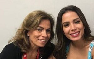 Anitta e sua mãe, Miriam Macedo (Foto: Divulgação)