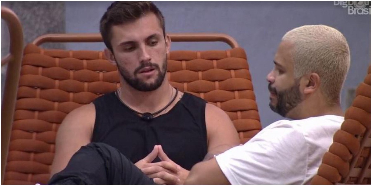 Arthur pensa em trair Carla Díaz no BBB21 - Foto: Reprodução