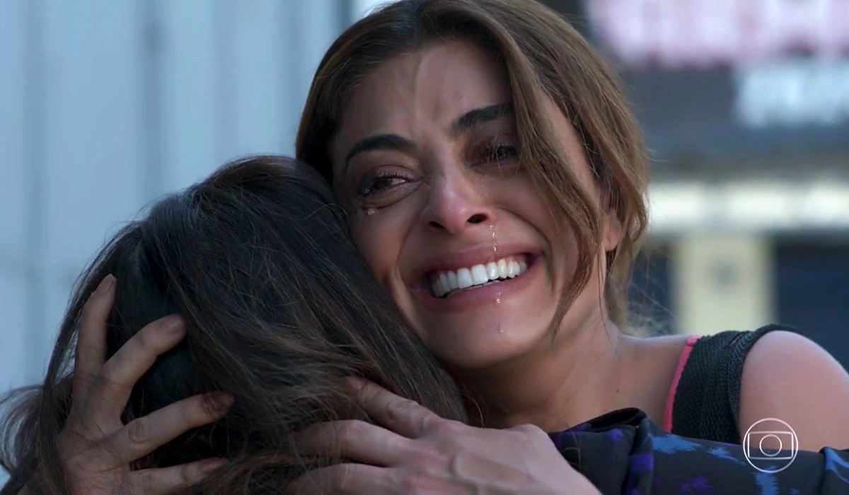 Bibi cai no choro ao abraçar sua mãe em cena de A Força do Querer