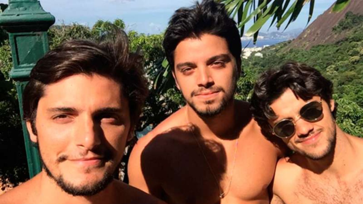 Irmãos Simas surgem de sunga e volume prova herença de família