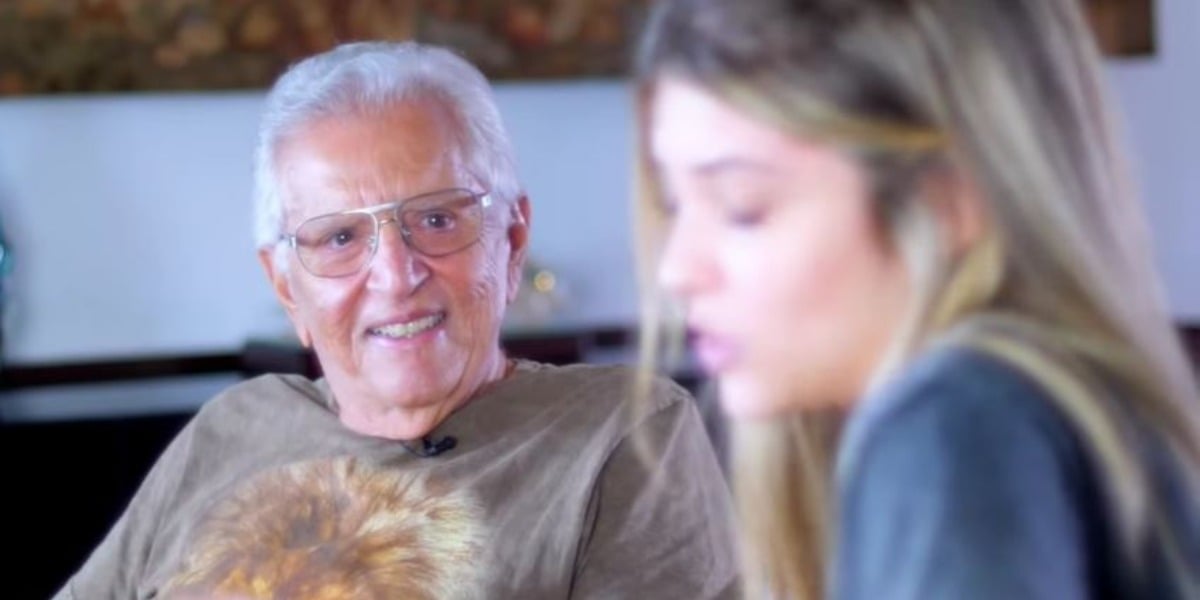 Carlos Alberto de Nóbrega e filha, Mafe Nóbrega (Foto: Reprodução/YouTube)