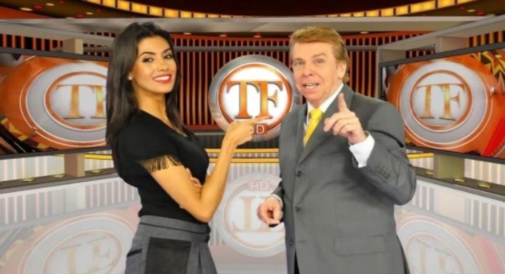 Flavia Noronha e Nelson Rubens comandavam o TV Fama na RedeTV (Foto reprodução) 