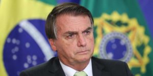 Imagem do post Bolsonaro se descontrola e agride jornalista da Globo em público: “Cala boca, seu canalha, fala agora”