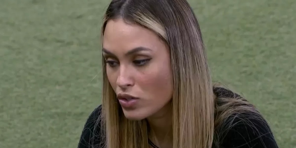 Sarah diz estar pesando a mão com Juliette no BBB21 (Foto: Reprodução)