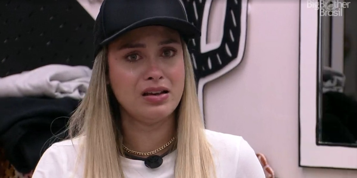 Sarah cai no choro e desabafa no BBB21 (Foto: Reprodução)