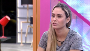 Sarah cogitou votar em Juliette durante a formação do paredão do BBB21 (Foto: Reprodução)