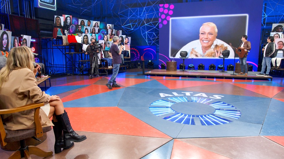 Sasha Meneghel foi surpreendida com aparição de Xuxa no telão (Foto: Reprodução/ Globo)