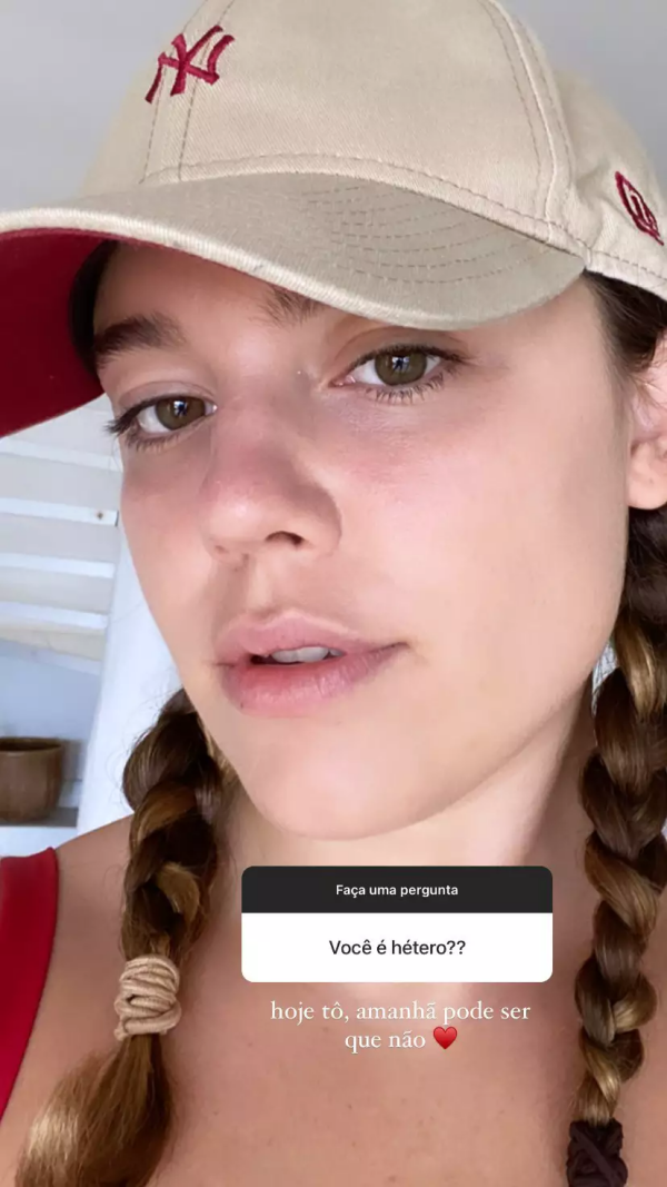 Alice Wegmann respondeu a curiosidade de um seguidor (Foto: Reprodução)