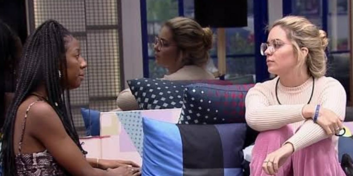 Viih Tube e Camila discutem e trocam farpas no BBB21 (Foto: Reprodução)