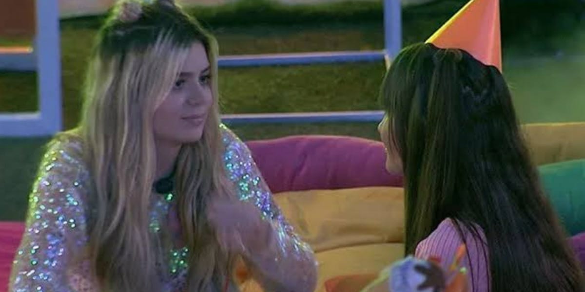 Viih Tube chama Juliette de "cabeça quadrada" e ri com Thaís no BBB 21 (Foto: Reprodução)