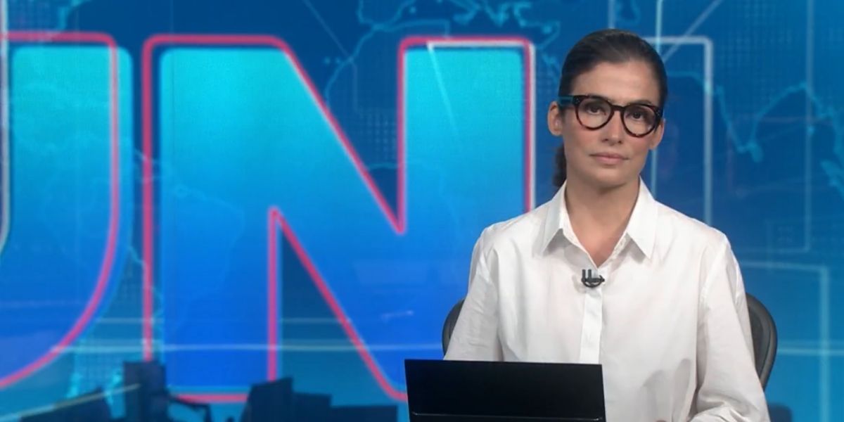 Renata Vasconcellos durante Jornal Nacional da última segunda-feira, 19 (Reprodução) 