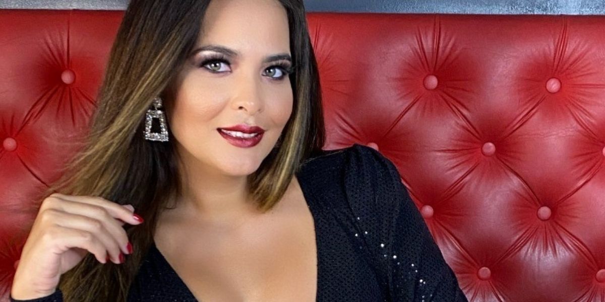 Geisy Arruda escandaliza, arranca calcinha e fica de quatro em vídeo com partes íntimas explodindo: "Deliciosa"