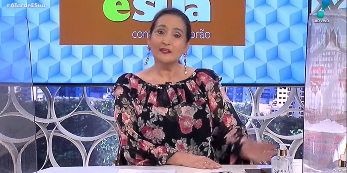 Sonia Abrão vê jornalista passando vergonha ao vivo no A Tarde é Sua e dá comida de rabo: "Nunca mais"