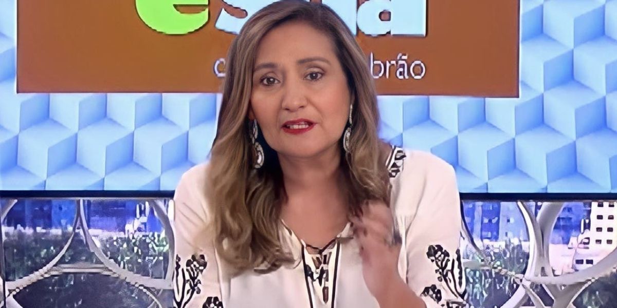 Sonia Abrão tem quebra-pau com colunista na RedeTV!, levanta da bancada e exige demissão ao vivo: "Manda embora"