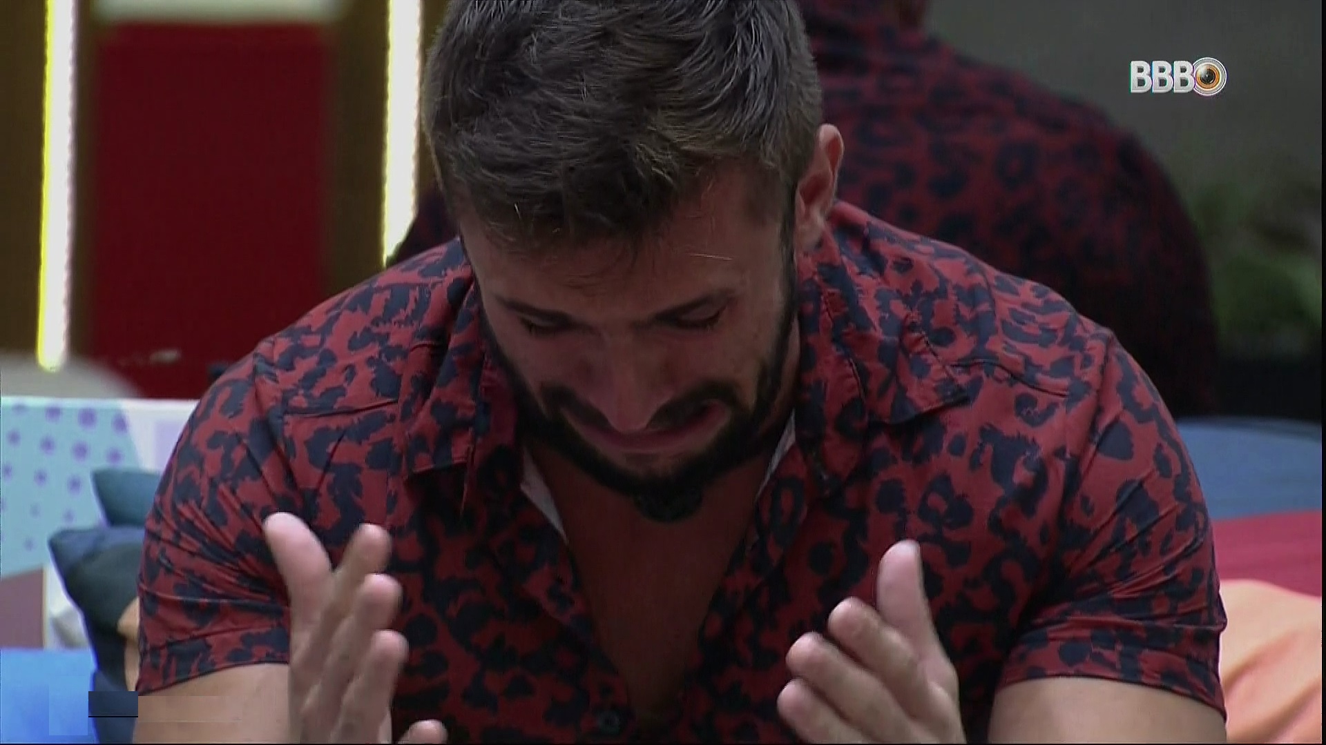 Arthur chorou após sair do confessionário no BBB21 (Foto: Reprodução)