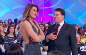 Lívia Andrade e Silvio Santos durante o Programa Silvio Santos no SBT (Foto: Reprodução)