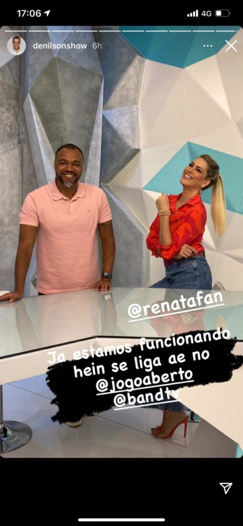 Renata Fan e Denilson atrás de mesa na Band e apresentadora com rabo de cavalo exposto