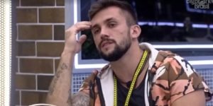 Arthur externa revolta com a produção do BBB21 (Foto: Reprodução)