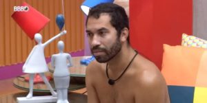 Gilberto se isola e desabafa no BBB21 (Foto: Reprodução)