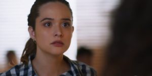 Luna (Juliana Paiva) vai ficar passada com a atitude de Úrsula (Aline Dias) em Salve-se Quem Puder (Foto: Reprodução/Globo)