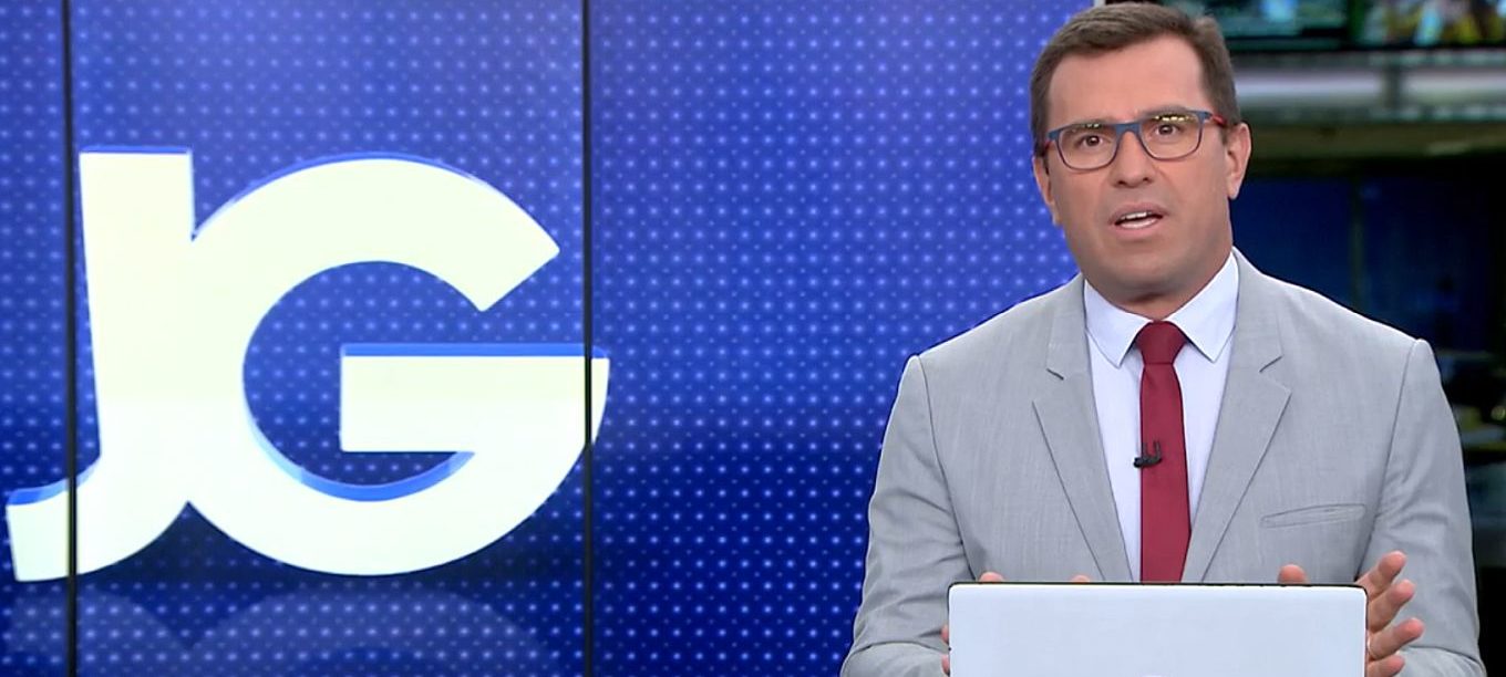 Rodrigo Bocardi encerrou o Jornal da Globo com homenagem (Foto: Reprodução)