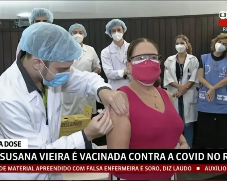 Susana Vieira recebendo a segunda dose da vacina (Foto: Reprodução)