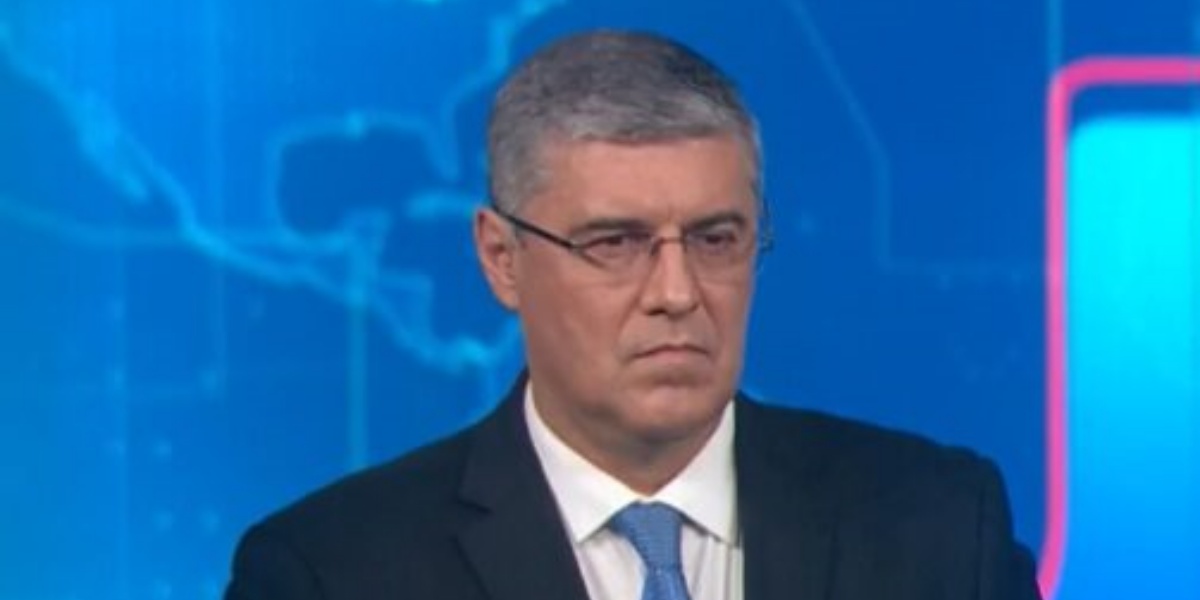 Flávio Fachel à frente do Jornal Nacional (Foto: Reprodução)