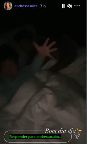 Gusttavo Lima surge na cama de Andressa Suita (Reprodução)