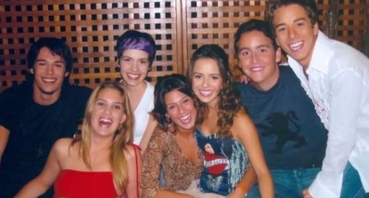 Parte do elenco de "Sandy & Junior" na época da gravação da série (Foto: Reprodução)