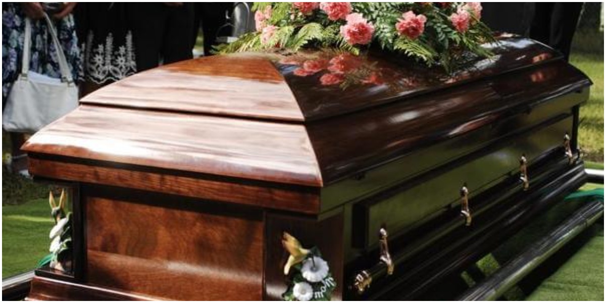 Cantor é enterrado vivo, acorda arranhando o caixão e morre sufocado