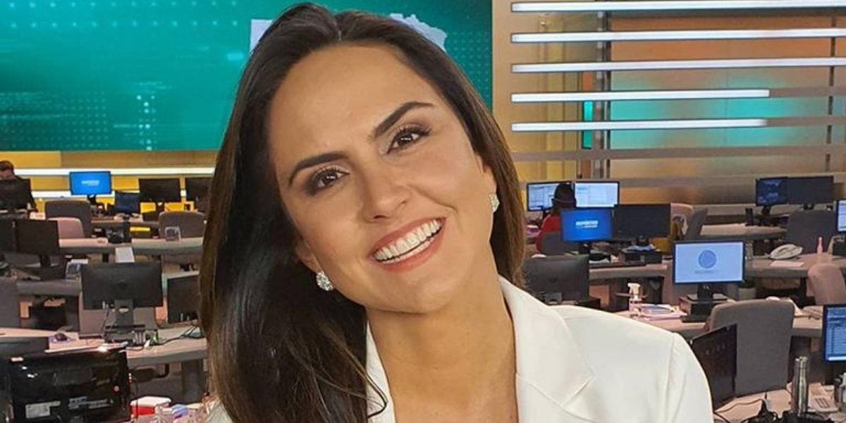 Carla Cecato, demitida por e-mail de maneira humilhante, faz vídeo suplicando: "Peçam para amigos"