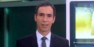 César Tralli dando os destaques do Jornal Hoje em meio à programação da Globo (Reprodução)