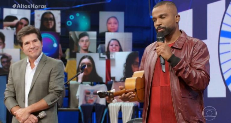 Daniel e Alexandre Pires no “Altas Horas” especial de Dia das Mães (Foto: Reprodução/TV Globo)