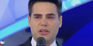 Luiz Bacci emocionado na Record (Reprodução)