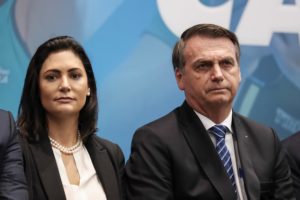 Michelle Bolsonaro e Jair Bolsonaro (Foto: Reprodução/ Marcos Corrêa/PR)