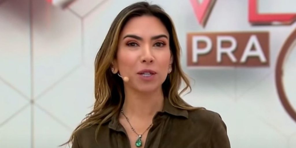 Patrícia Abravanel faz descarrego e demite equipe possuída pelo demônio